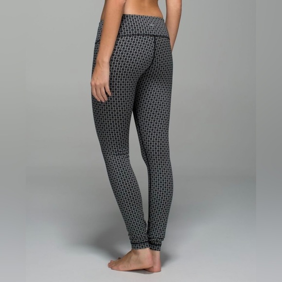 Lululemon- Wunder Under Pant-  Tri Geo Silver Spoon Black- Size 6 - Picture 2 of 5